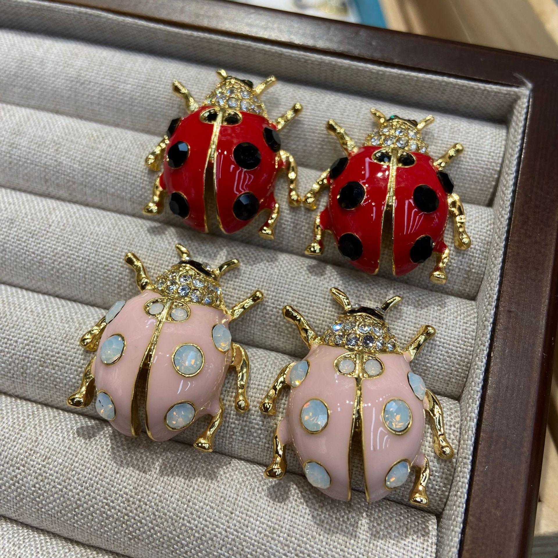 Vintage Fashion Bug - 2026 New Sparkling Ladybug Stud Vintage