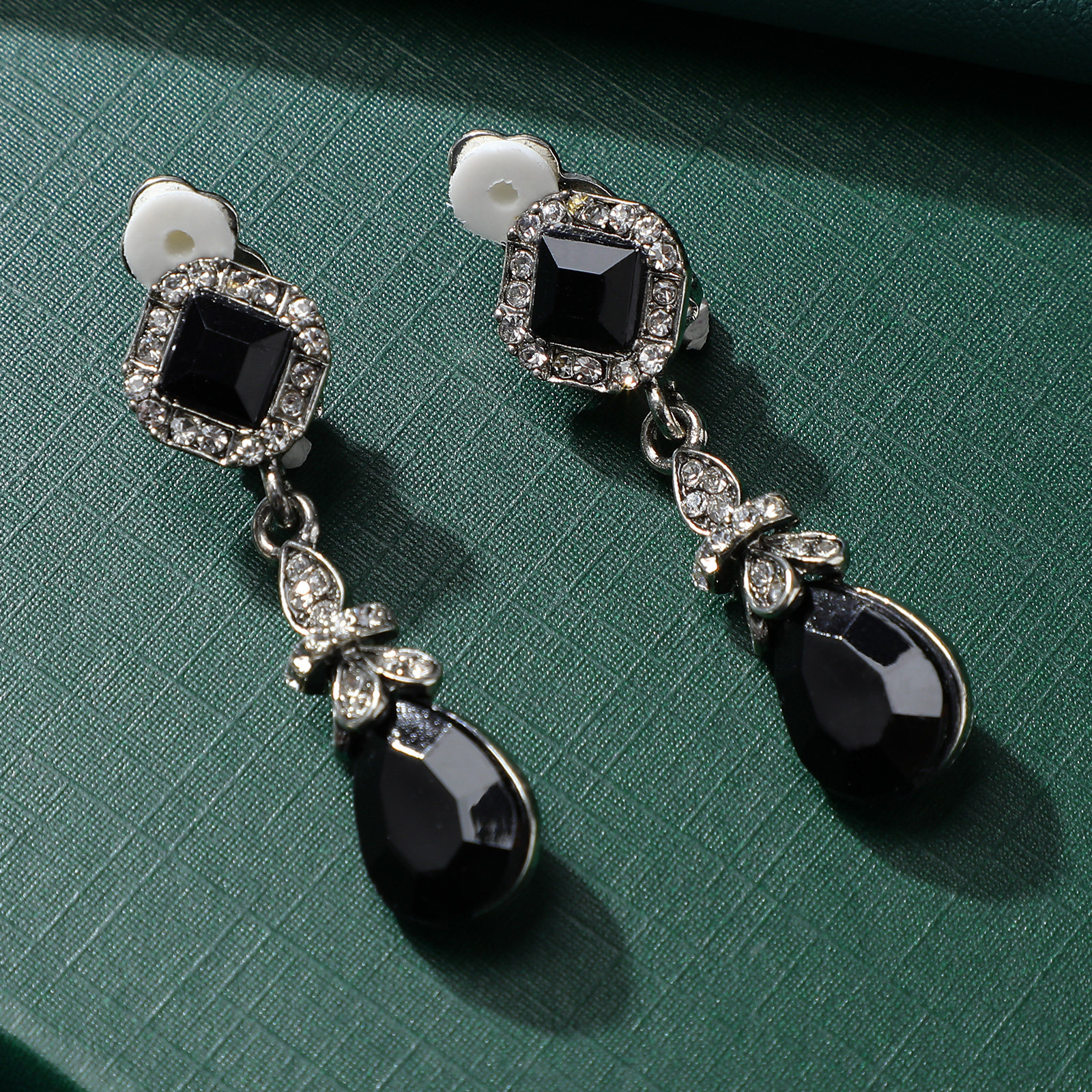 Vintage Fashion Ideas - Pendant Black Ear Clips Vintage Earrings