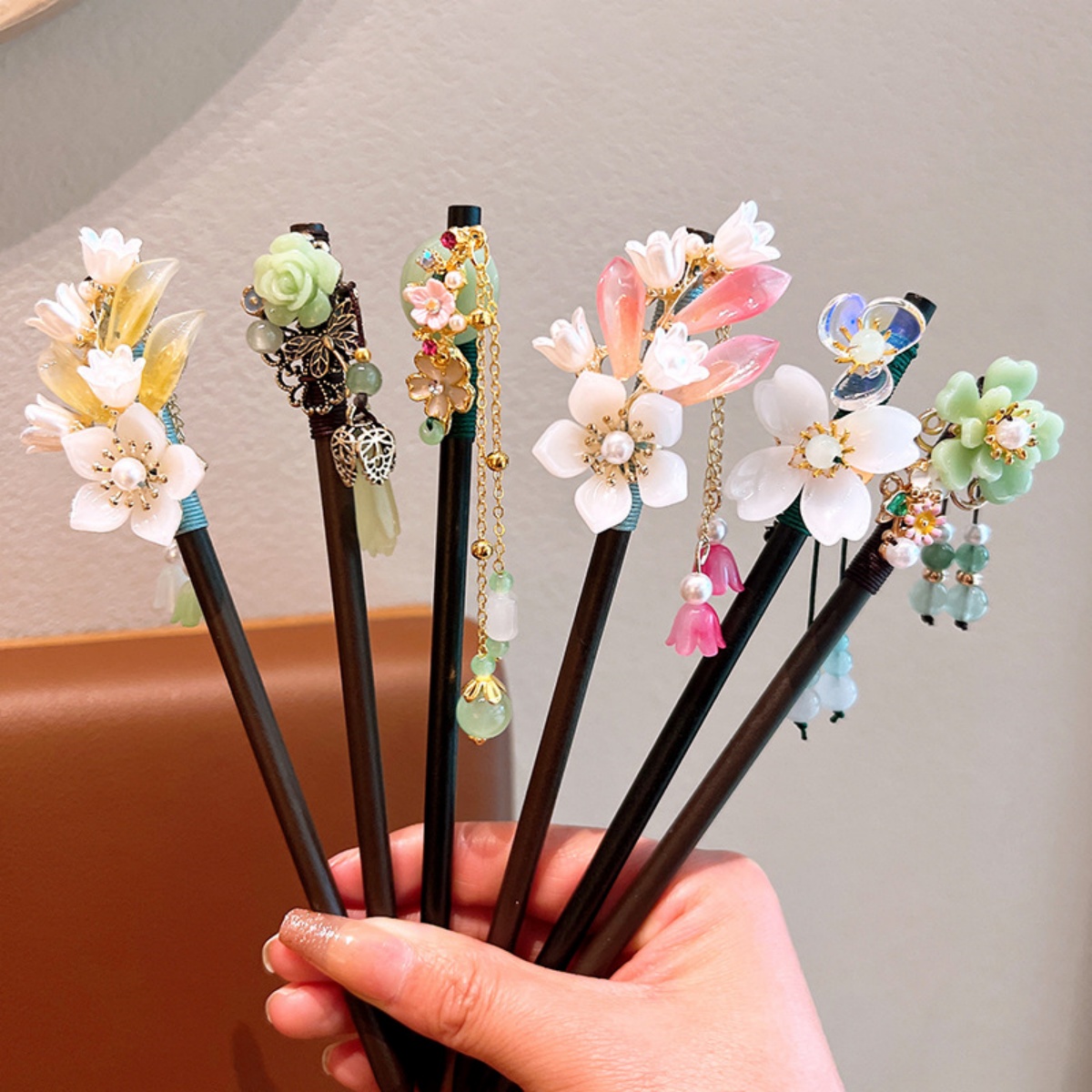Vintage Fashion Accessories - Exquisite Flower Tassel Wooden Hairpin Retro