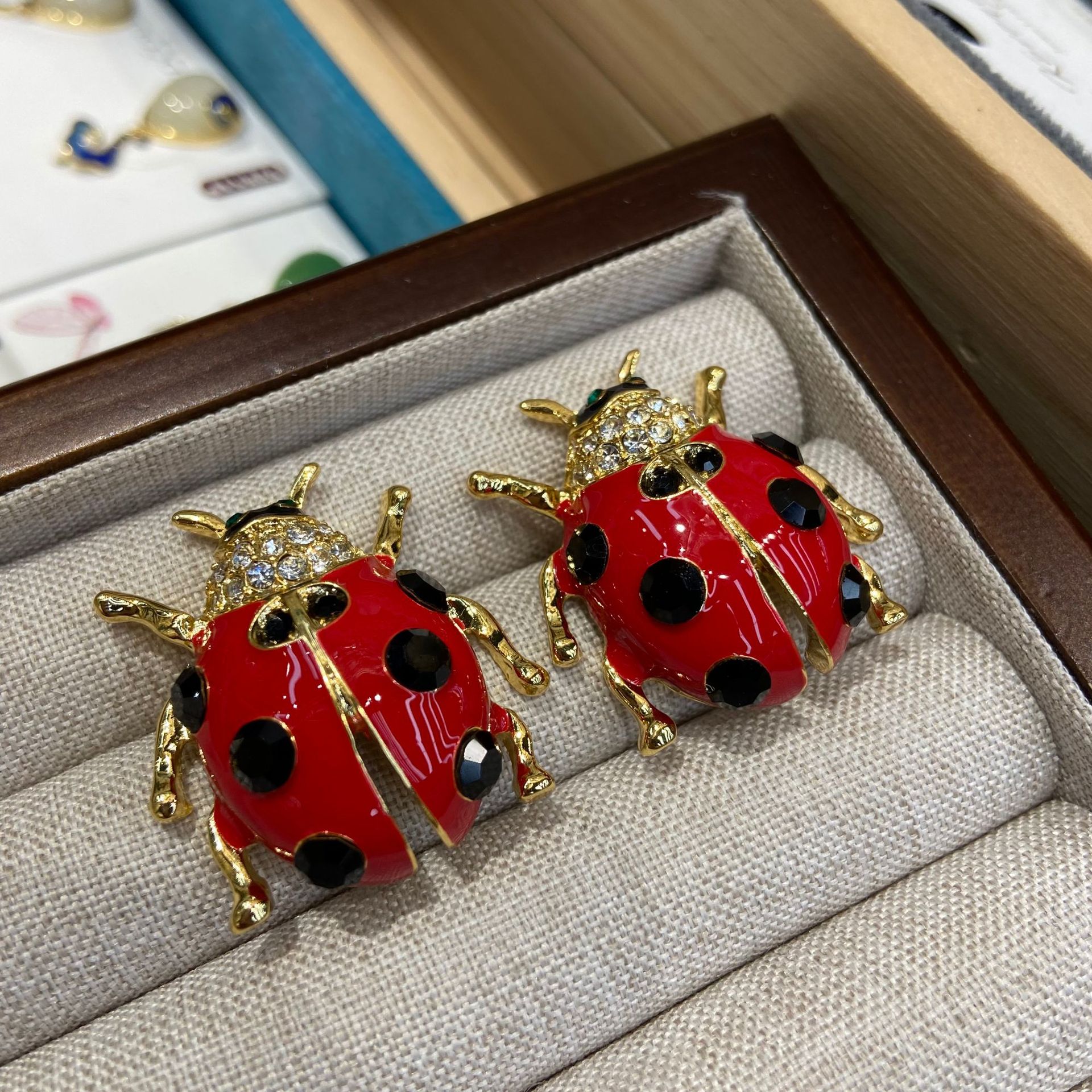 2026 New Sparkling Ladybug Stu - Vintage Fashion Bug 评论和价格
