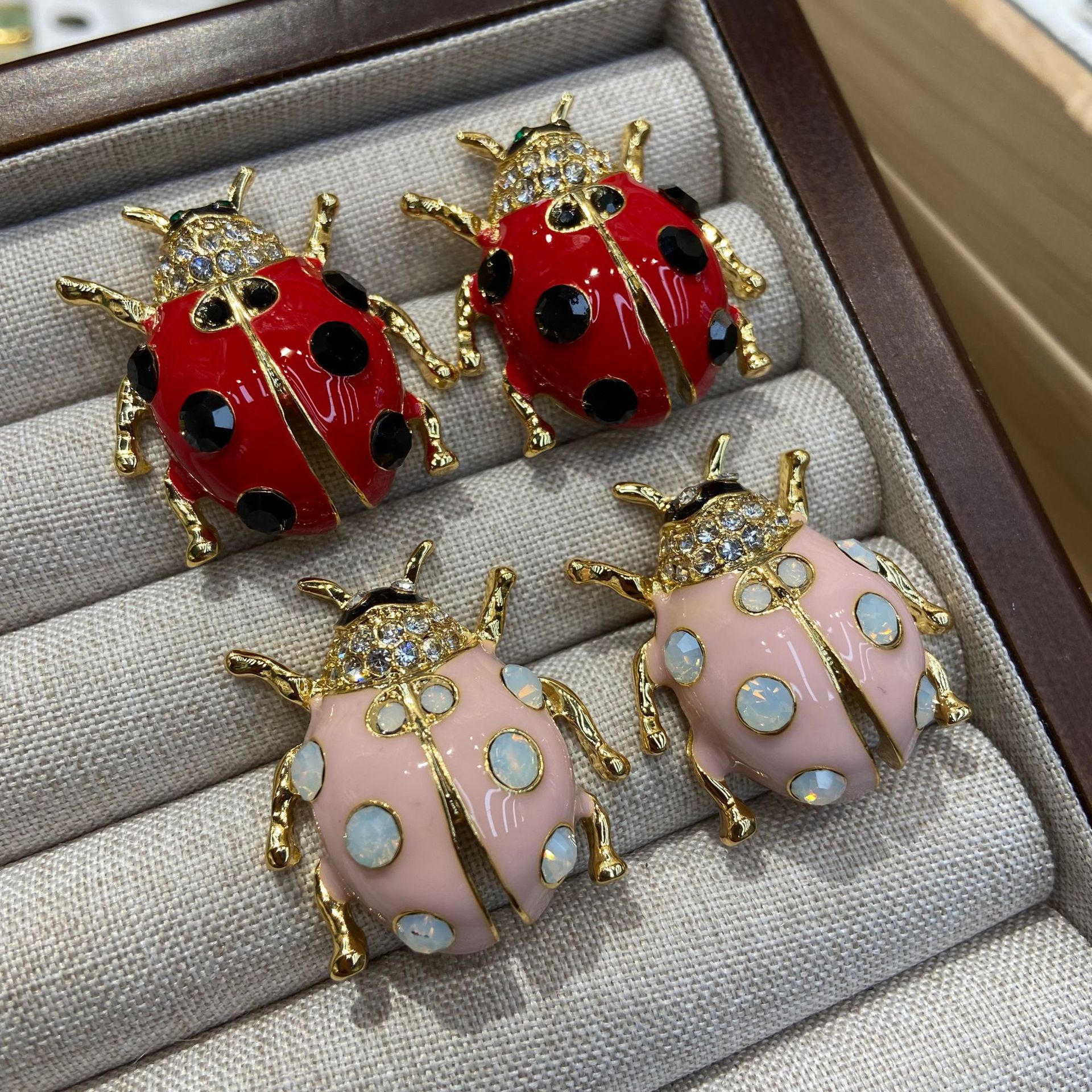 2026 New Sparkling Ladybug Stu - Vintage Fashion Bug 评论和价格