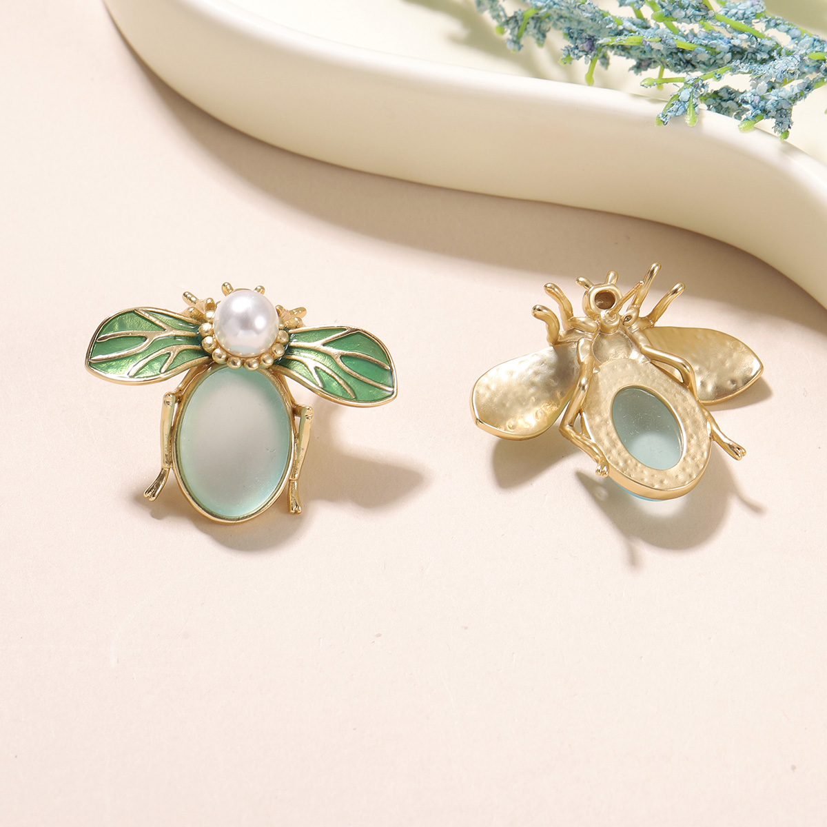 Vintage Inspired Green Enamel  - Vintage Fashion Bug 评论和价格