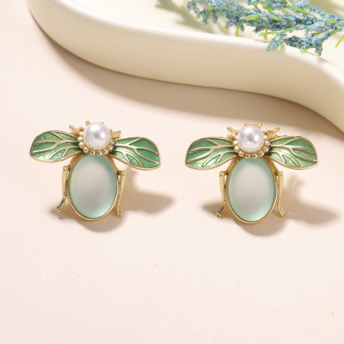 Vintage Inspired Green Enamel  - Vintage Fashion Bug 评论和价格