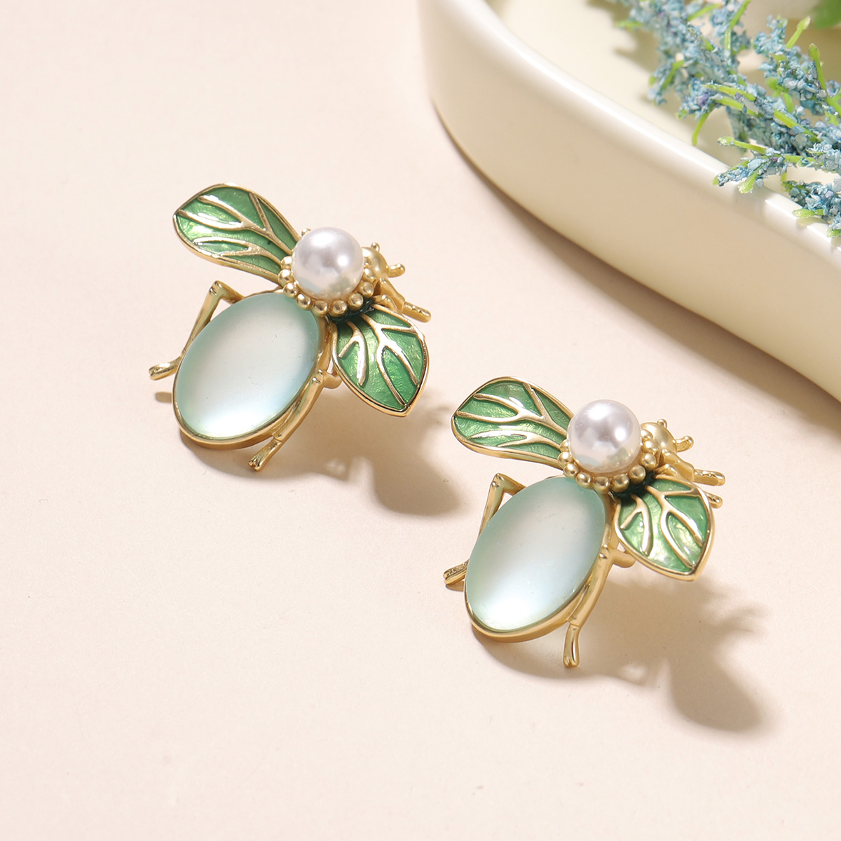 Vintage Inspired Green Enamel  - Vintage Fashion Bug 评论和价格